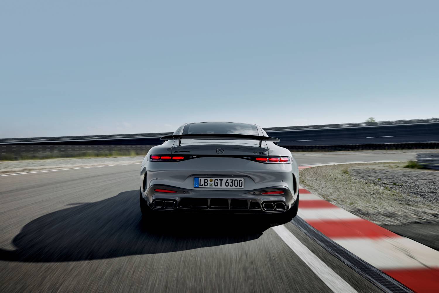 Ντεμπούτο για τη νέα Mercedes-AMG GT 63 Pro με 612 άλογα! 